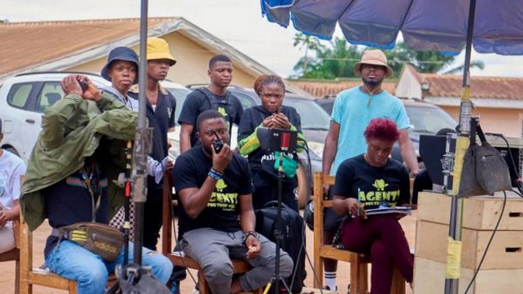 Agents Un Peu Trop Secrets