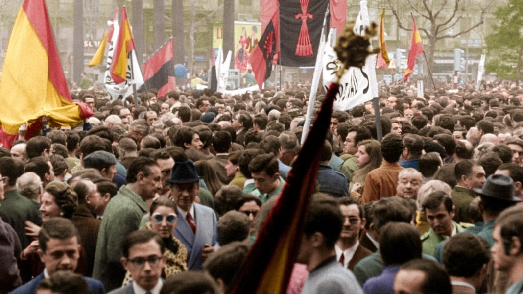 España Despues De La Guerra El Franquismo En Color