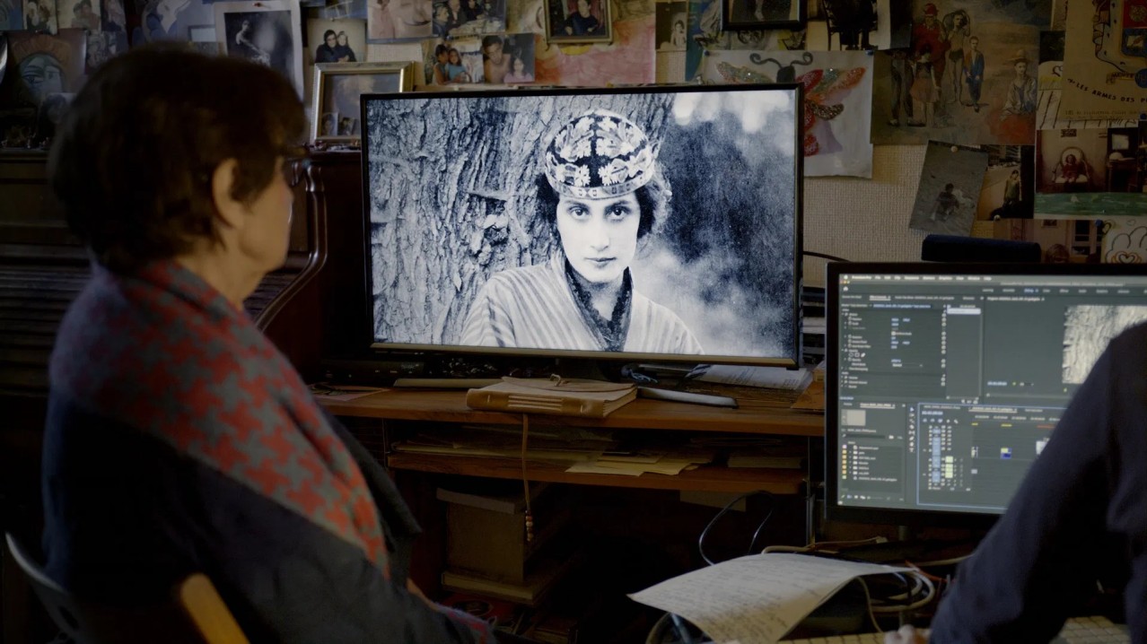 Mother and Daughter, or the Night Is Never Complete