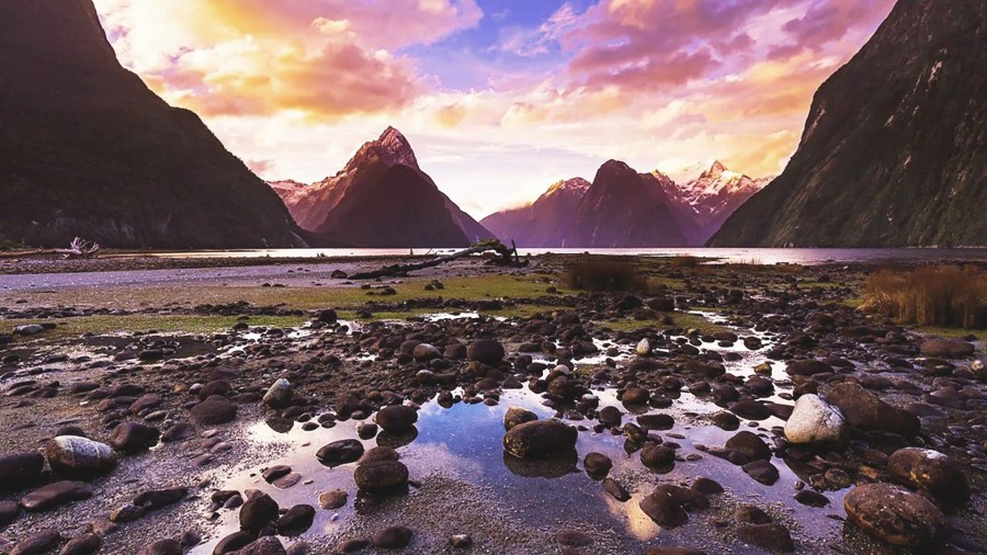 New Zealand: Earth's Mythical Islands